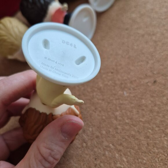 BTS Throwback Edition 2025 McDonald's Tiny Tan Figure Happy Meal Toy 5 pieces - Picture 5 of 5